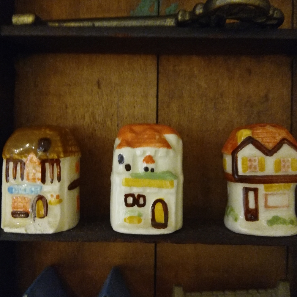 1979 Village Thimbles (set of 3)